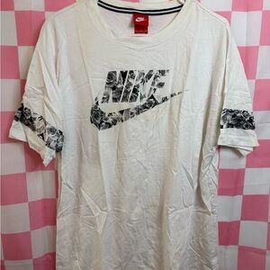 Nike White Rose Graphic Women’s Shirt